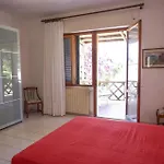 Leo In Zona Residenziale Vicino A ポルトフェッラーイオ