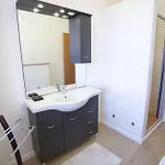 Leo In Zona Residenziale Vicino A ヴィラ