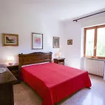 Leo In Zona Residenziale Vicino A