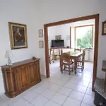Leo In Zona Residenziale Vicino A ヴィラ