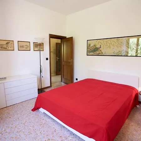 Leo In Zona Residenziale Vicino A Portoferraio