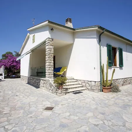 Leo In Zona Residenziale Vicino A Villa *