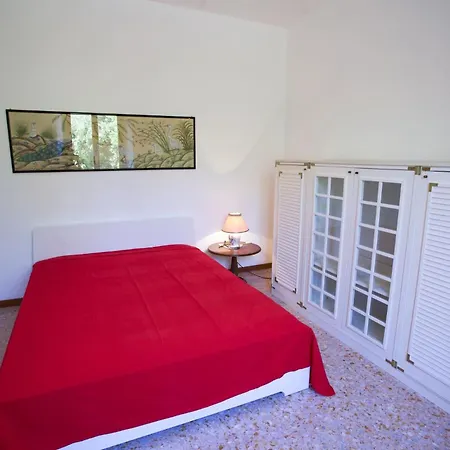 Leo In Zona Residenziale Vicino A