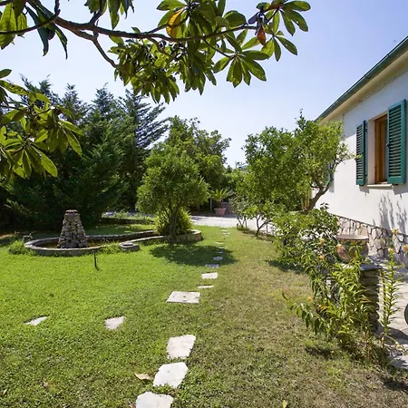 Leo In Zona Residenziale Vicino A