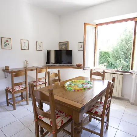 Leo In Zona Residenziale Vicino A