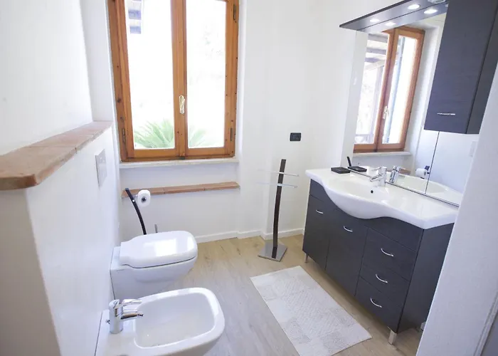 Leo In Zona Residenziale Vicino A Вилла