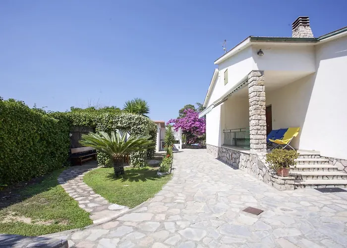 Leo In Zona Residenziale Vicino A Портоферрайо