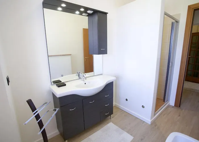 Leo In Zona Residenziale Vicino A Вилла