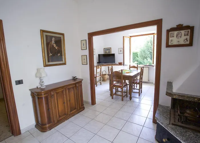 Leo In Zona Residenziale Vicino A Вилла