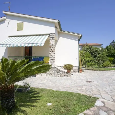 Villa Leo In Zona Residenziale Vicino A