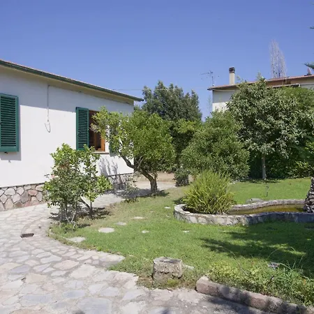 Leo In Zona Residenziale Vicino A