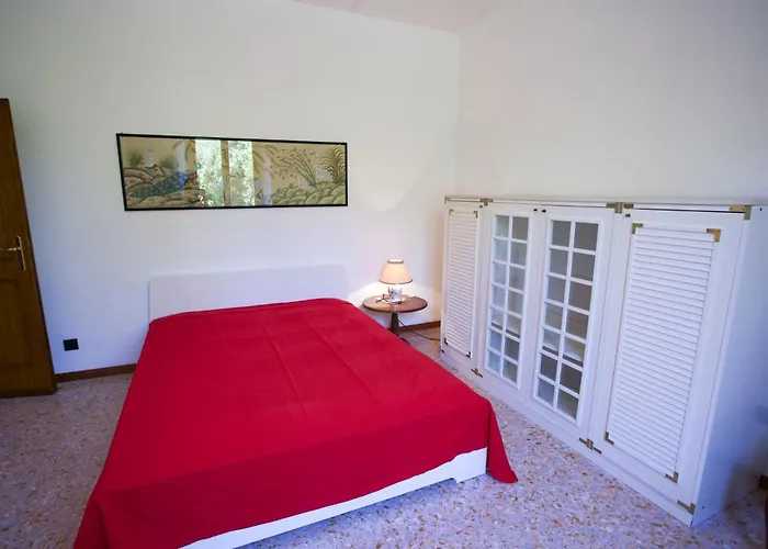 Leo In Zona Residenziale Vicino A