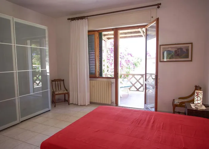 Leo In Zona Residenziale Vicino A Portoferraio