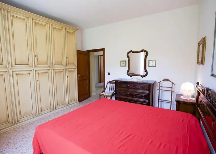 Leo In Zona Residenziale Vicino A Villa *